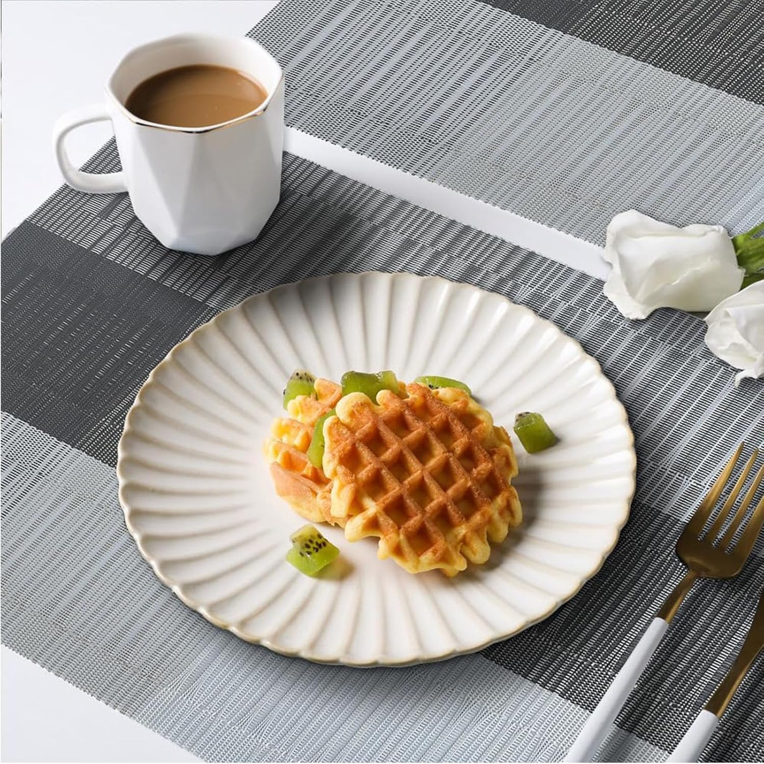 Gradient Black Dining Table Mat Set Of 4, Durable Heat-Resistant Washable Placemats Non-Slip Vinyl Woven Table Mats Wipeable Placemat For Kitchen Dining Table Decoration